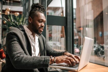 Let’s face it—when most Nigerian entrepreneurs think “startup,” they think Silicon Valley, tech bros, and millions in funding.