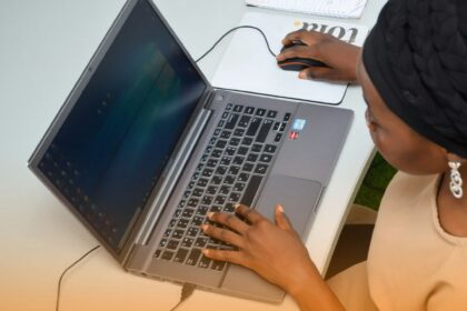 How To Get Clients as a Freelancer in Nigeria (From 0 Clients to Booked Out) Finding freelance clients is the biggest challenge for many people who work online. If you're just starting or you've been freelancing for years, knowing how to get clients as a freelancer in Nigeria is key to your success. This guide will walk you through the exact steps to get clients as a freelancer, using strategies that work in Nigeria, even if you don’t have a big network or years of experience.